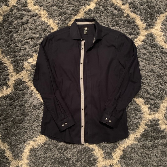 H&M Casual Button Down - Picture 2 of 3